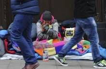 Władze Londynu zarezerwowały dla kwarantanny bezdomnych 300 pokojów w hotelach.