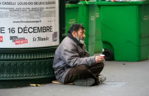 Francja: bezdomni dostają grzywny za to, że nie siedzą w domu