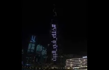 Na najwyższym budynku świata wyświetlany jest ważny przekaz
