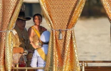 Król Tajlandii wraz z haremem na kwarantannie w luksusowym hotelu w Niemczech