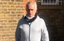 Jose Mourinho pomaga osobom starszym jako wolontariusz