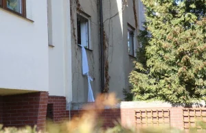 Wrocław: Kobieta wypadła z okna schodząc po prześcieradle
