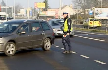 Koronawirus w Polsce. Policja sprawdzi liczbę osób w samochodach