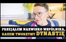 Wieża z rysunków, gablota ze starymi telefonami - ciekawe biuro!