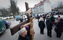 Kapłani przejdą ulicami Słupska. Będą modlić się z wiernymi na balkonach