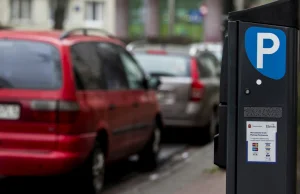 Warszawa. Płacą 30 zł za parking, bo nie chcą narazić pacjentów. lekarze...