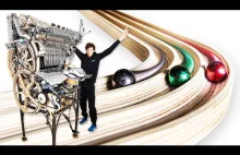 Szalony wyścig metalowych kulek na muzycznej maszynie grającej na metalowe kulki
