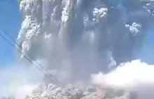 Erupcja wulkanu Mount Merapi w Indonezji. [VIDEO]