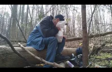 Upadek człowieka - Białostocki narkoman wącha rozpuszczalnik w lesie