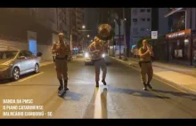 Żandarmi z Santa Catarina grający „Stand by Me” na ulicach Brazylii