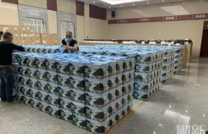 "W Chinach stosy urn z popiołem". Rosną wątpliwości co do liczby zgonów w Wuhan.
