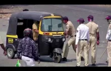 Koronawirus w Indiach: Policjanci zachęcają do pozostawania w domu