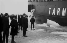 Ludzie podziwiający z bliska lodołamacz Tarmo wpływający do Helsinek, rok 1920