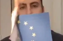 Włosi palą flagę europejską przy akompaniamencie swojego hymnu