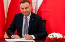 Nierealny budżet podpisany przez długopisa