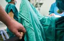 Wrocław: Chirurg z koronawirusem w ciężkim stanie