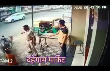 Indyjski policjant podczas kwarantanny