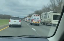 Konwój ambulansów zmierzających do Nowego Jorku