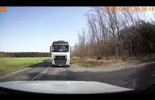 Wyprzedzanie się ciężarówek na ciągłej