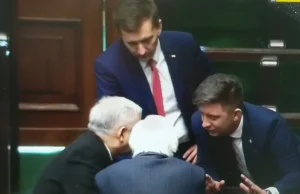 Kaczyński olewa przepisową odległość w pracy