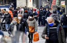 Zatłoczone targi, tłumy na ulicach. Neapol nie boi się koronawirusa?