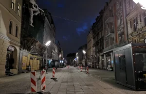 Katowice nocą w czasie pandemii koronawirusa. Alkohol, bezdomni i służby,...