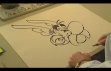 Albert Uderzo rysuje postacie z komiksu Astérix
