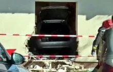 Tragiczny wypadek na ul. Gawłowskiej - auto wjechało w dom