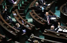 Sejm uchwalił zgłoszoną przez PiS ustawę o głosowaniu korespondencyjnym