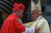 Papieski jałmużnik poprosił kardynałów, by oddali pensje potrzebującym....