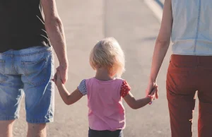 Mieszkaniec Katowic poszedł na spacer z dzieckiem i dostał mandat. Nie...