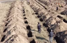 Ukraina : Kazali im kopać masowe groby. Wiedzą, że wkrótce nadejdzie najgorsze.