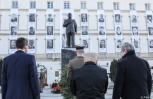 Premier Morawiecki ŁAMIE ZAKAZ ZGROMADZEŃ i chwali się tym na Facebooku!