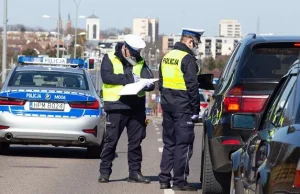 Piszę maile po komendach, chcę uzyskać pozwolenie na podróż - bez odpowiedzi.