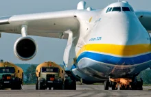 Lądowanie samolotu An-225 Mrija