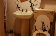 Banksy też pracuje na Home Office. Oto nowa instalacja „Rat Bathroom”