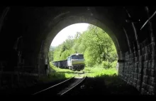 752 045-5 wjeżdża do tunelu w Łupkowie od strony...