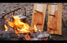 Pieczony pstrąg z ogniska i wiosenny biwak solo - [Bushcraftowy]