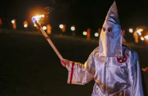 Władze stanu Georgia zezwoliły na noszenie masek Ku Klux Klanu
