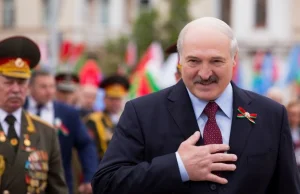 Prezydent Białorusi: Już tylko leniwy parszywy pies nie szczeka na mnie