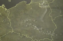 Dym widziany z satelity meteo dotarł już do województwa Mazowieckiego.
