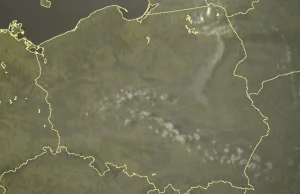 Dym widziany z satelity meteo dotarł już do województwa Mazowieckiego.