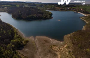 Susza? O kilka metrów cofnęła się linia brzegowa zalewu w Dobromierzu