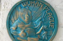 W Atlancie pojawiły się tabliczki z brązu „Zaraza Wuhan” z Kubusiem Puchatkiem
