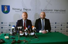 Prezydent Nowego Sącza lubi się promować. Najchętniej w agencji pracownika...