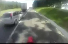 Motocyklista pokazał kierowcy środkowy palec takiej reakcji się nie spodziewał
