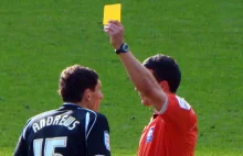 Islandzkim piłkarzom zdarza się mylić żółte kartki z czerwonymi.