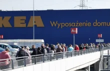 Gigantyczna kolejka do sklepu Ikea w Katowicach