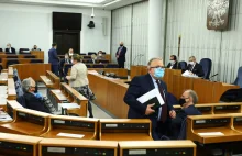 PiS chce przerwać obrady senatu w sprawie ustawy o wyborach korespondencyjnych