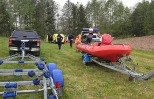 Wywróciła się łódka z trzema policjantami. Jeden z nich zaginął.